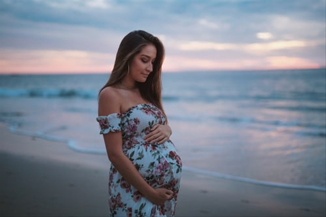 Ilustrasi arti mimpi hamil anak perempuan (Sumber: Unsplash
