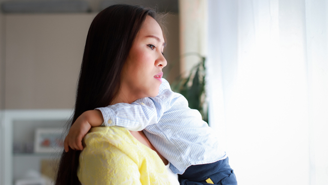 Ilustrasi ibu depresi saat menyapih. Foto: Shutter Stock