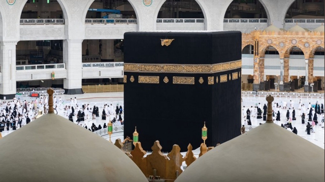 Suasana jemaah umrah di sekitar Ka'bah di Masjidil Haram awal September 2021. Foto: gph.gov.sa