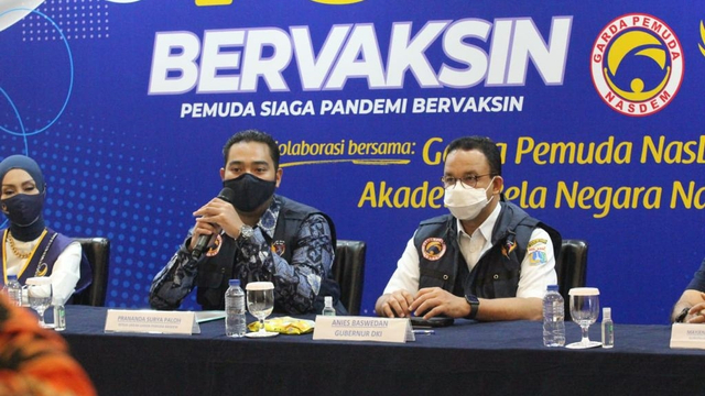 Ketum GP NasDem Prananda Surya Paloh (kiri) saat memberikan keterangan pers. Foto: Dok. Istimewa