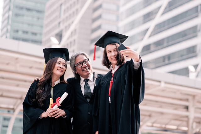 Strategi mempersiapkan dana pendidikan untuk anak. Foto: Shutterstock