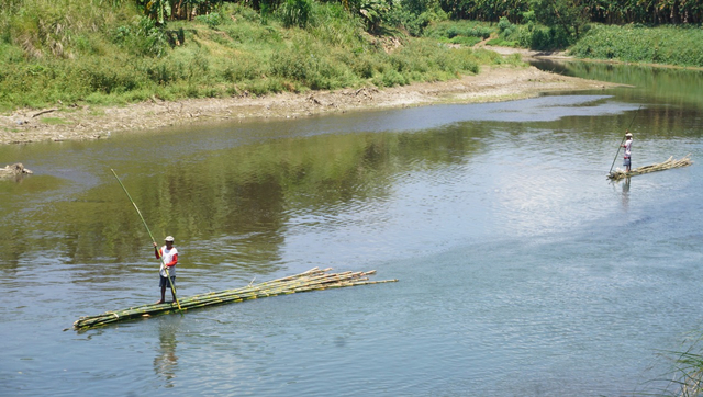 Suasana di Bengawan Solo. (FOTO: Tara Wahyu)