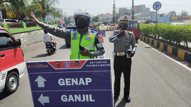 Penerapan aturan lalu lintas ganjil genap di Cianjur. Foto: Dok. Istimewa