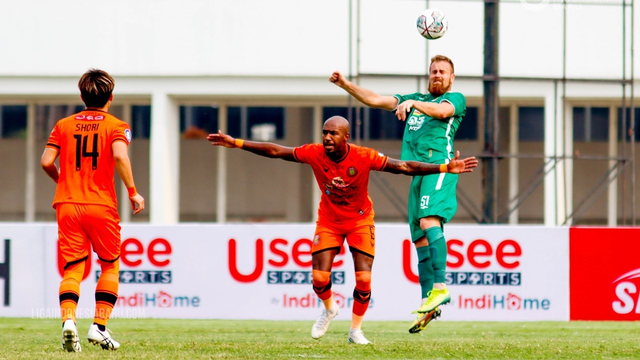 Paulo Henrique (tengah) berhasil membawa Persiraja Banda Aceh meraih poin penuh atas PSS Sleman dalam lanjutan Liga 1 2021/22 yang berakhir dengan skor 3-2. Foto: Dok. PT LIB