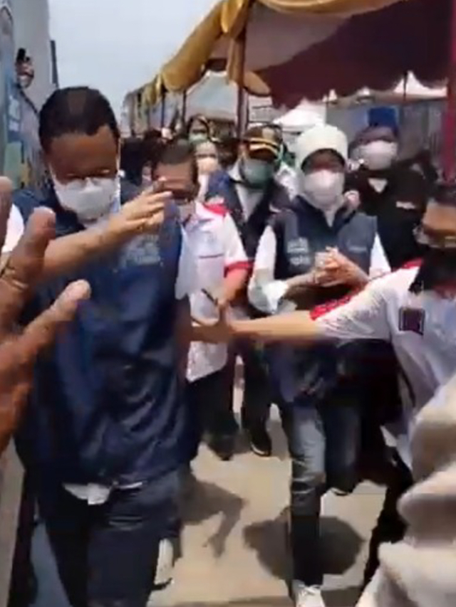 Detik-detik Anies Baswedan terpersorok ke got. Foto: Dok. Istimewa