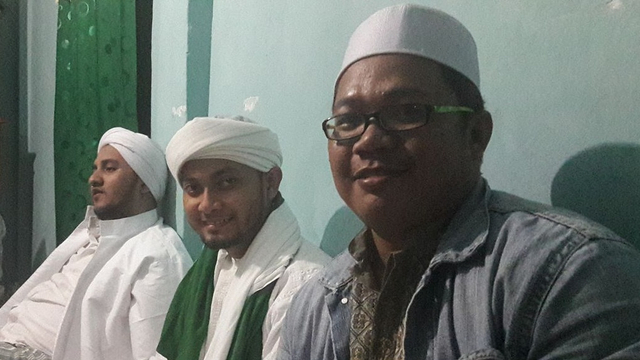 Bersama Hb. Mahdi Assegaf dan Ust. Ahmad Khan. Sumber: Pribadi