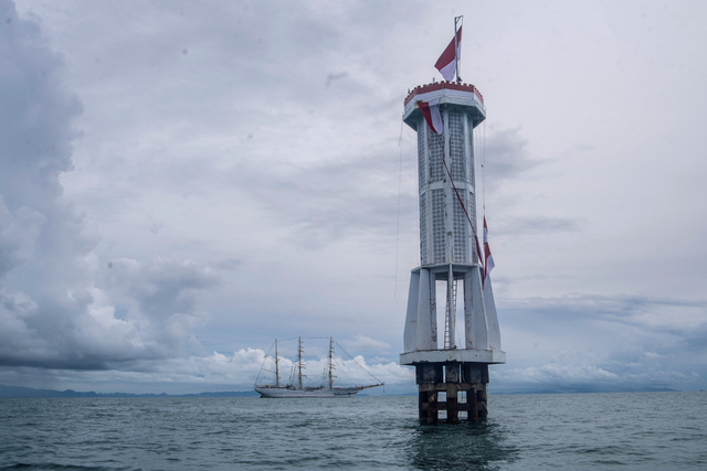 KRI Bima Suci bersama berlayar di Perairan Ambang Batas Laut (Ambalat), Nunukan, Kalimantan Utara, Senin (13/9/2021). Foto: Muhammad Adimaja/Antara Foto