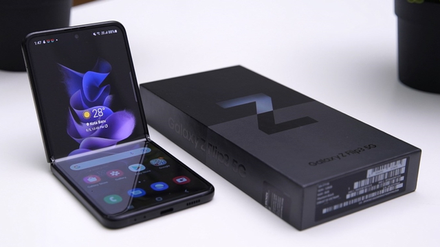Samsung Galaxy Z Flip3 5G. Foto: Kevin S. Kurnianto/kumparan