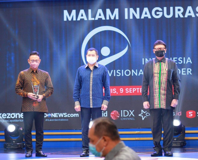 Wali Kota Pontianak, Edi Rusdi Kamtono, meraih penghargaan Indonesia Visionary Leader. Foto: Dok. Pemkot Pontianak