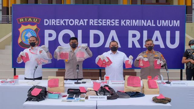EKSPOSE perampokan ATM Bank Rakyat Indonesia (BRI) di Simpang Kumu, Rambah Hilir, Rokan Hulu, Riau. 