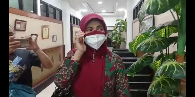 Sekretaris DPRD Provinsi Jambi, Emi Nopisah, usai menjalani pemeriksaan KPK/Istimewa