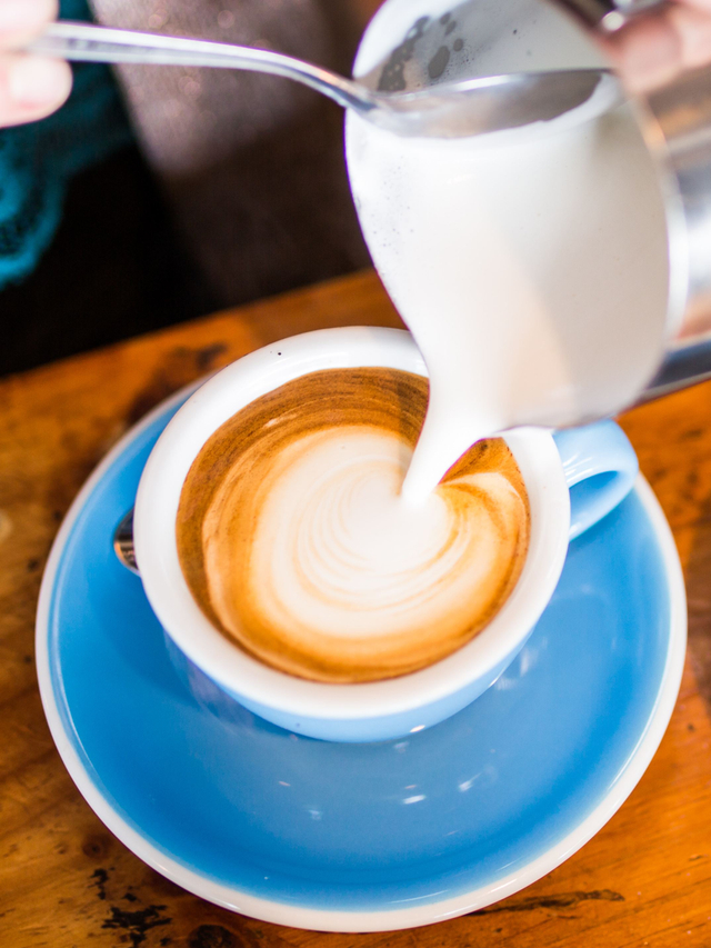 Ilustrasi kopi flat white. Foto: Shutter Stock