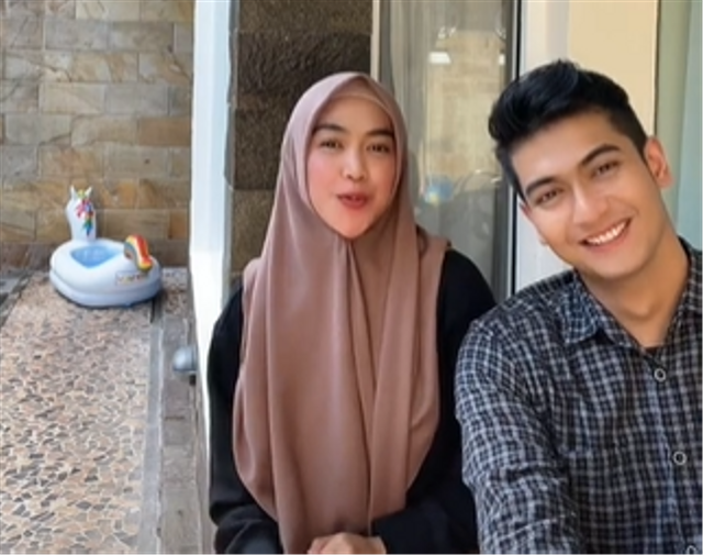 Ria Ricis dan Teuku Ryan. Foto: TikTok/teukuryantr