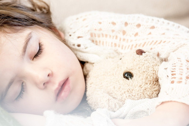 Ilustrasi anak tertidur setelah mendengar lagu pengantar tidur. Foto: Pixabay