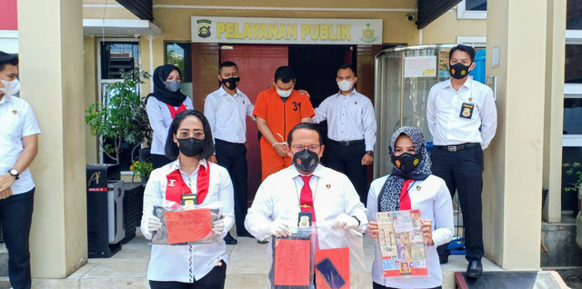 Direktur Reserse Kriminal Umum Polda Sumsel, Kombes Pol Hisar Siallagan merilis kasus pencabulan yang dilakukan guru agama di Ogan Ilir. (istimewa)