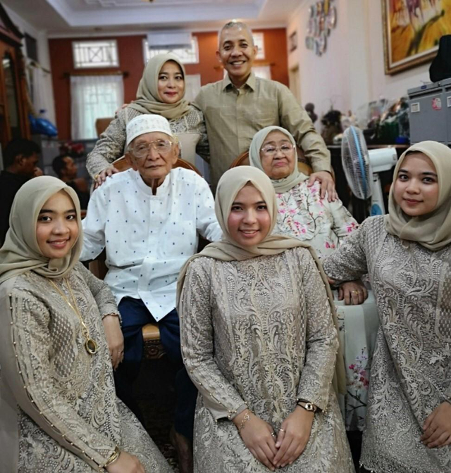 Undang Dr Aqua Dwipayana agar Ratusan Pegawai Toko Indonesia Bekerja Ikhlas