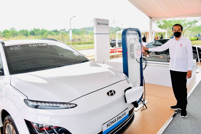 Hyundai mulai pembangunan pabrik sel baterai mobil listrik di Karawang, Jawa Barat, Rabu (15/9). Foto: Laily Rachev - Biro Pers Sekretariat Presiden