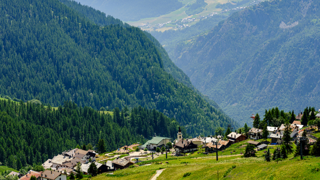 Chamois, desa di Italia yang tidak bisa diakses kendaraan. Foto: Shutter Stock