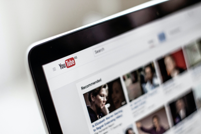 Ilustrasi YouTube. Foto: Nordwood Themes via Unsplash