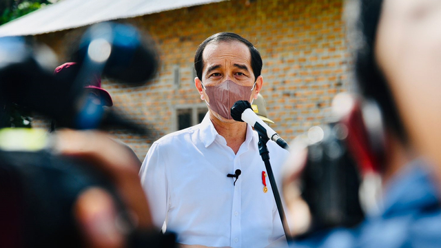 Presiden Joko Widodo saat tinjau vaksinasi door to door di Sumatera Utara, Kamis (16/9).
 Foto: Laily Rachev/Biro Pers Sekretariat Presiden