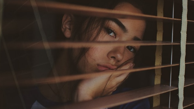 Ilustrasi Zodiak dengan kelihatan cuek tapi peduli. Dok. Unsplash.com/ Joshua Rawson Harris  