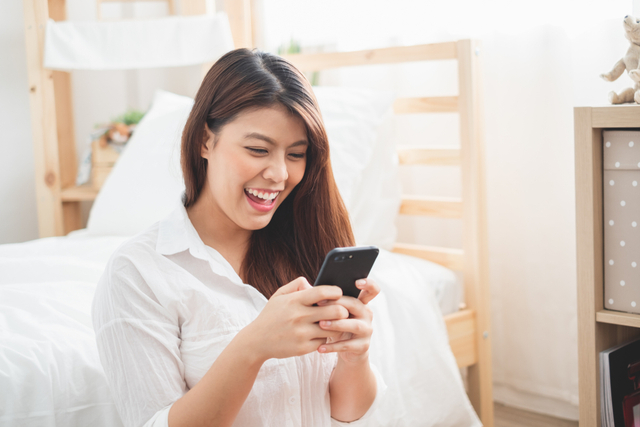 Belajar skill baru secara online di rumah aja. Foto: Shutterstock
