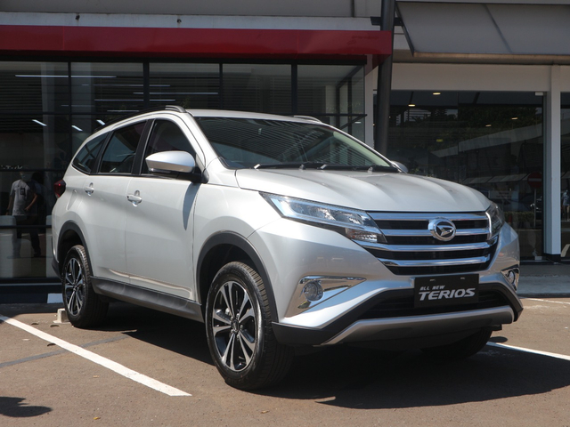 Daihatsu Terios 2021 dengan penyematan fitur baru salah satunya Eco Idle atau idling stop system. Foto: Ghulam Muhammad Nayazri / kumparanOTO