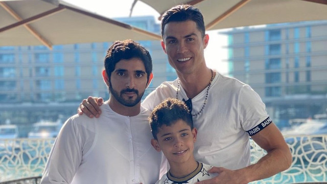 Cristiano Ronaldo dan anaknya bersama Pangeran Dubai. Foto: Instagram/@Cristiano