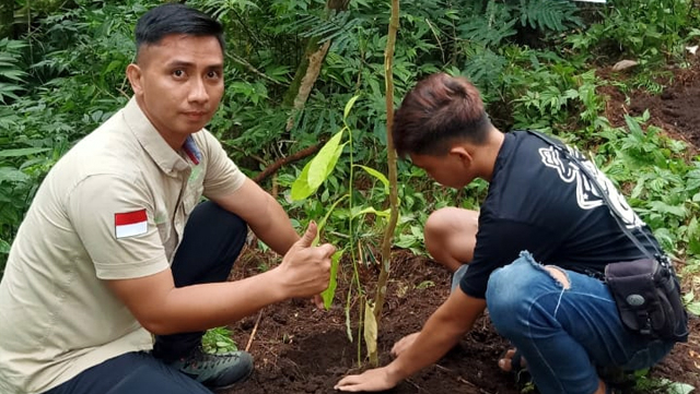 Koordinator Lestari Bumi Hijau, Brivy Lotulung