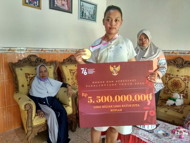 Peraih Medali Emas Paralimpiade asal Mojokerto Disambut Isak Tangis Ibunda