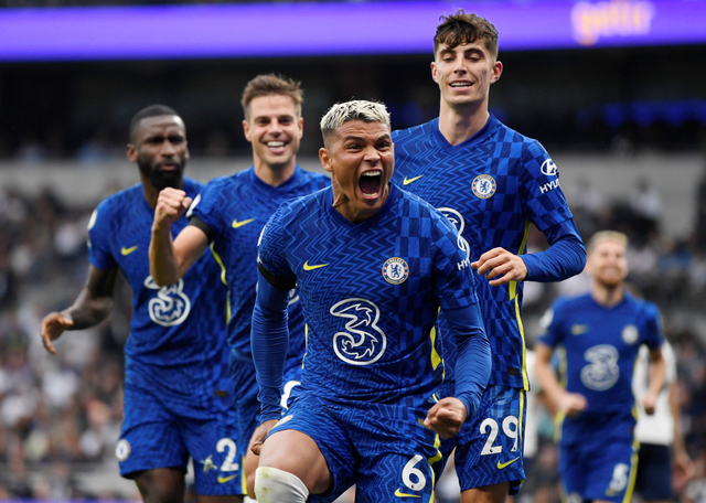 Selebrasi pemain Chelsea Thiago Silva saat melawan Tottenham Hotspur pada pertandingan di Stadion Tottenham Hotspur, London, Inggris. Foto: Tony Obrien/Reuters