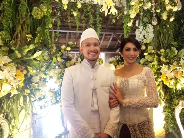 Tyas dan Raiden usai akad nikah Foto: D.N. Mustika Sari