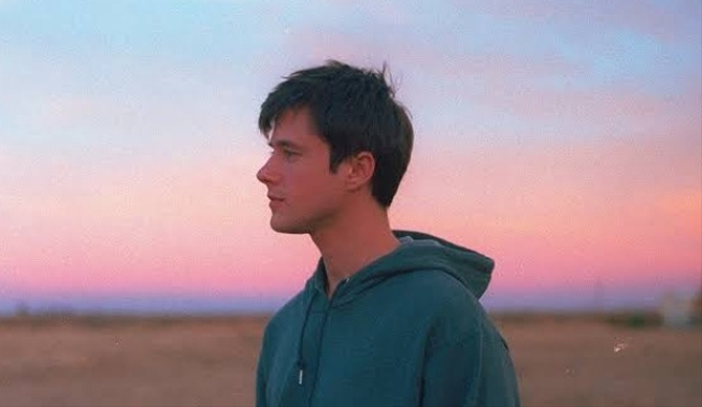 Penyanyi lagu Let Me Down Slowly, Alec Benjamin. Sumber: Bilboard.com