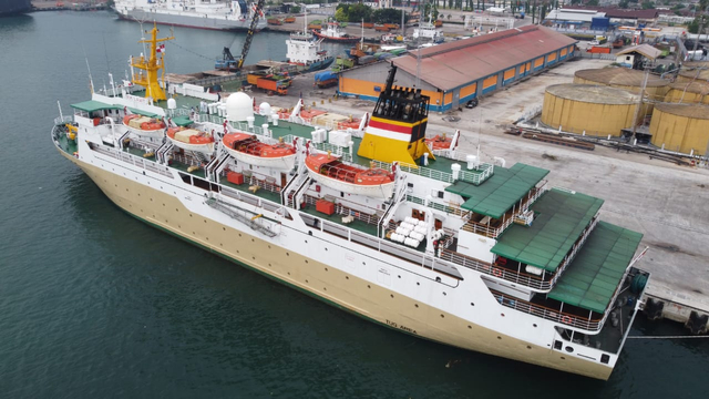 Kapal isolasi terpusat KM Lawit yang berada di Pelabuhan Panjang provinsi Lampung, Minggu (22/8) | Foto : Yogis Septrinanda/Lampung Geh