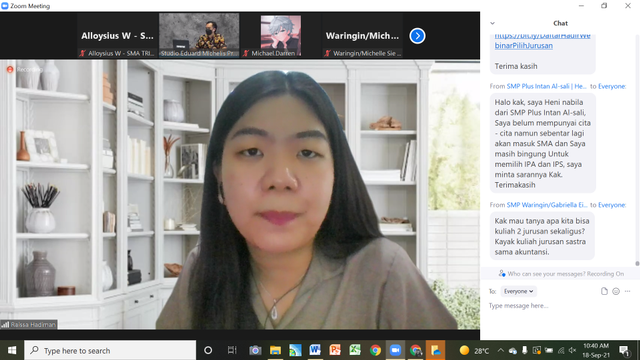 175 siswa SMP swasta dan negeri dari berbagai daerah, seperti Bandung, Jakarta, Kalimantan mengikuti webinar "Memilih Jurusan IPA/IPS di SMA" dan sangat antusias dalam sesi tanya jawab bersama narasumber, Raissa Hadiman, M.Psi., Psikolog (18/09/2021).
