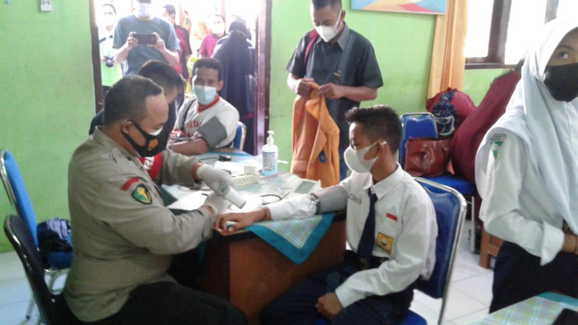 Inginkan PTM Aman dari Covid-19, Gerai Vaksin Polres Situbondo Diserbu Pelajar