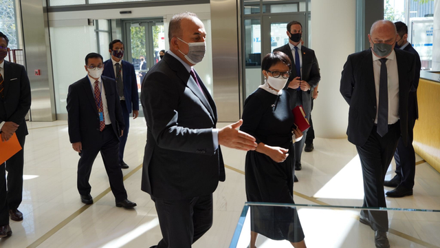 Menlu Retno Marsudi melakukan pertemuan dengan beberapa pejabat tinggi negara di PBB. Foto: Twitter/@Menlu_RI