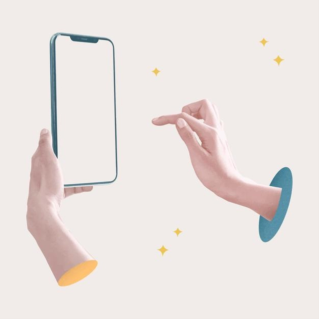 Illustrasi Menggunakan Handphone. Sumber: Freepix