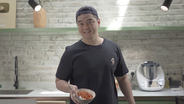 Chef Arnold membuat kreasi nugget geprek. Foto: Dok. Kanzler