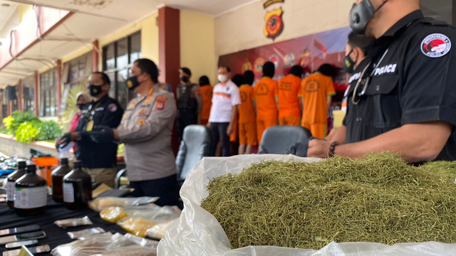 Pengungkapan jaringan narkoba jenis tembakau sintetis bermerek Banteng Iblis hingga Wiro Sableng oleh Polres Bogor. Foto: Dok. Istimewa