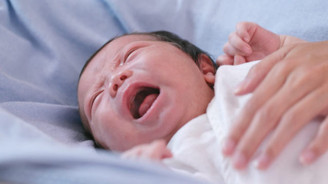 Ilustrasi Bayi Overstimulasi. Foto: Shutter Stock