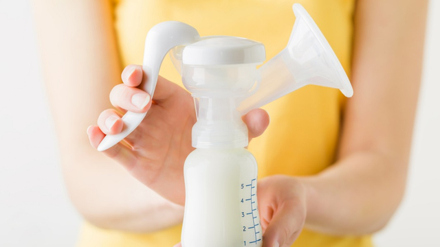 Yang Perlu Dipertimbangkan Sebelum Beri Bayi ASI dengan Metode Eping Foto: Shutterstock