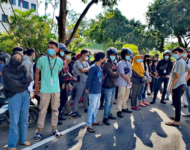 Pakerja melakukan unjuk rasa, Rabu (22/9). Foto: Rega/kepripedia.com