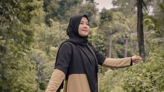 Lirik lagu dan chord Allah Allah Aghisna - Nazwa Maulidia. Foto: Instagram @/nazwamaulidiaofficial