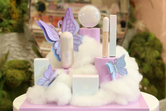 Beauty Influencer Tasya Farasya Rilis Brand Makeup Mother of Pearl. Foto: Dok. Sociolla