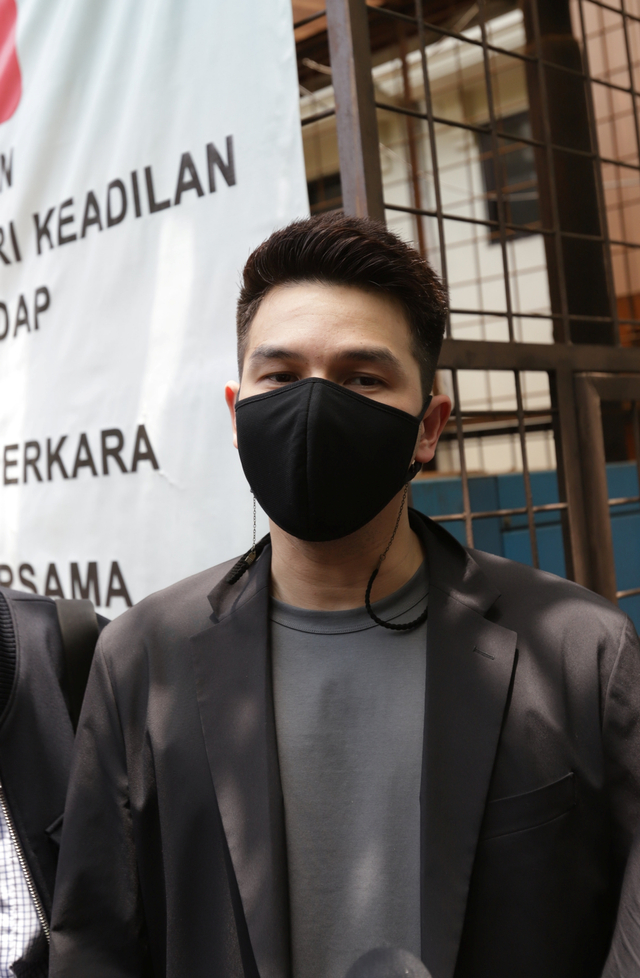 Jonathan Frizzy saat mendatangi Pengadilan Agama Jakarta Selatan, Jakarta, Kamis, (23/9). Foto: Ronny