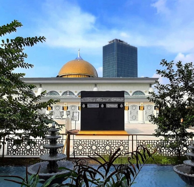 Masjid Di Atas Pusat Perbelanjaan Terbesar 