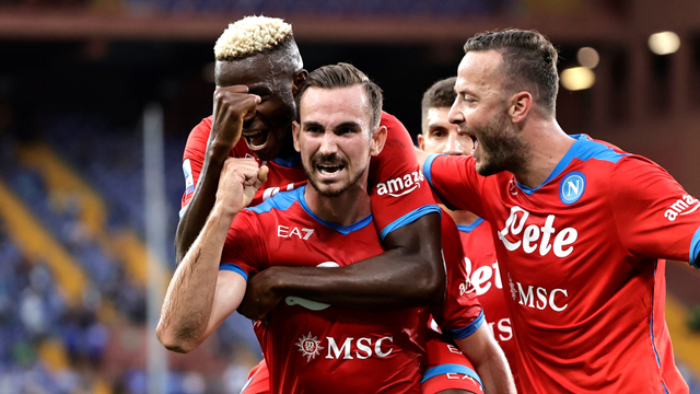 Pemain Napoli Fabian Ruiz merayakan gol kedua mereka saat pertandingan melawan Sampdoria di Stadio Comunale Luigi Ferraris, Genoa, Italia. Foto: Ciro De Luca/Reuters