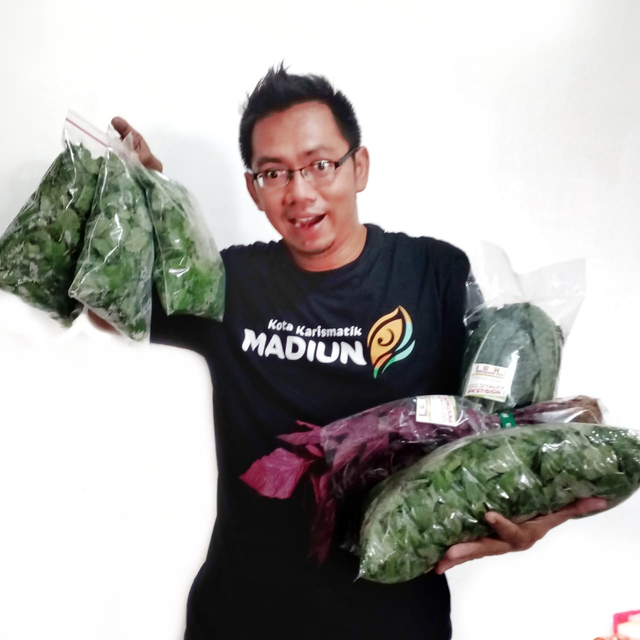 Azenk Ardianto pengusaha di bidang hortikultura, makanan dan minuman dengan nama Ichi Hidroponik Store. dok