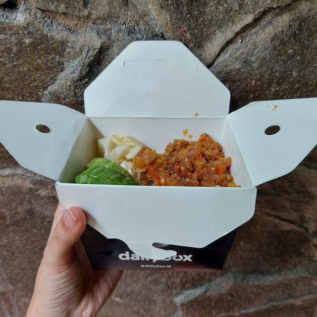 Ayam geprek sambal nagih favorit chef Dody Dailybox Foto: Azalia Amadea/Kumparan